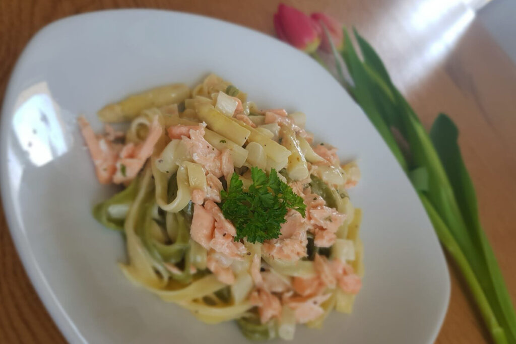 Spargel Lachs Pasta - Gemüsebau Platzer